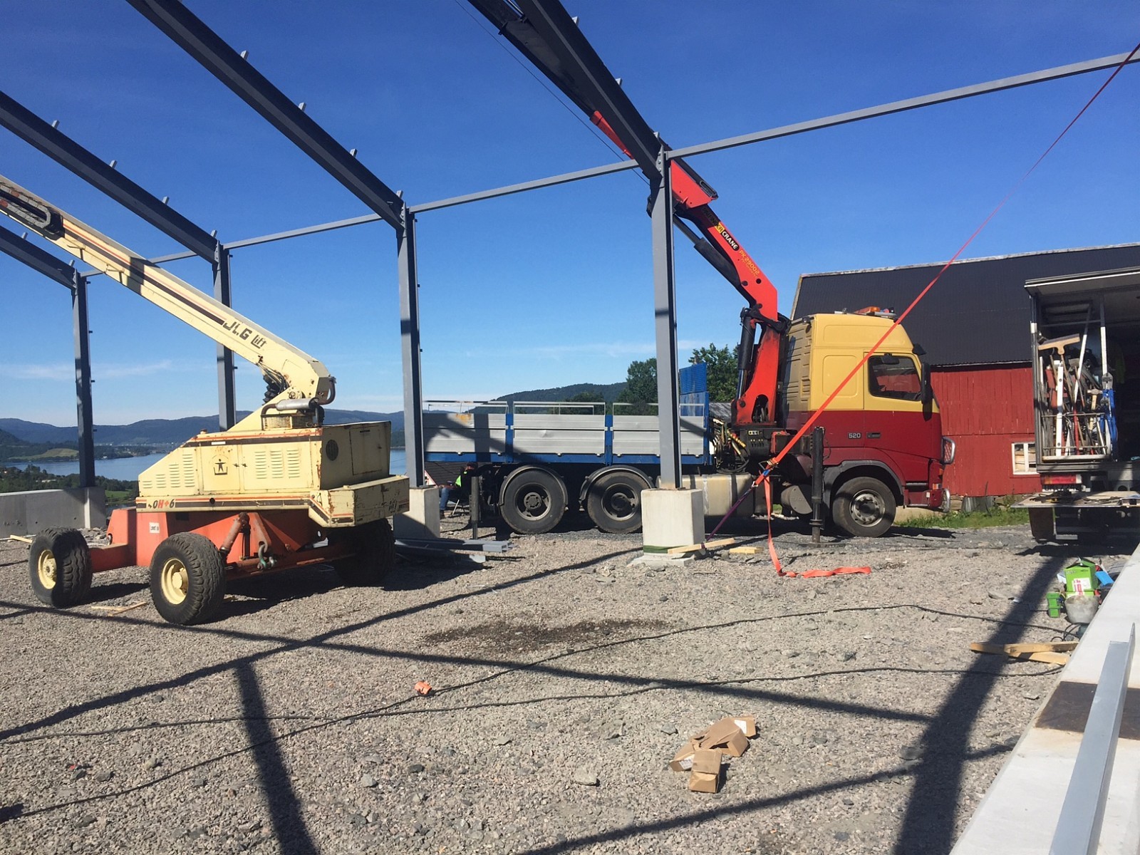 11 Ståsøylene Montert På Betongklosser, Kan Også Monteres På Ringmur Eller Såle